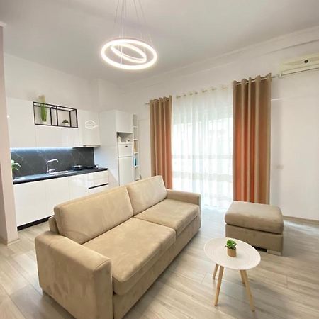 Newly Renovated One Bedroom Apartment In تيرانا المظهر الخارجي الصورة