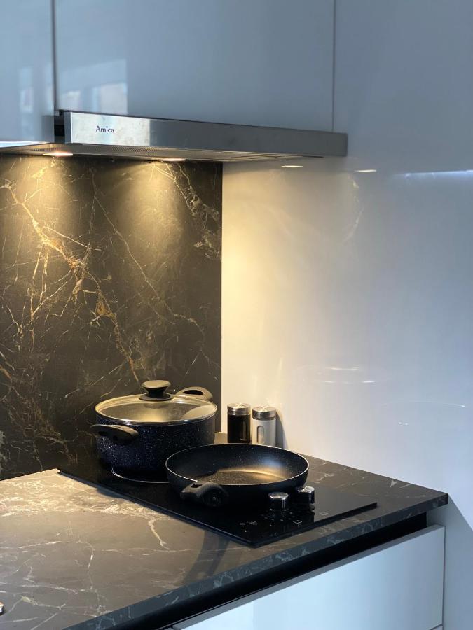 Newly Renovated One Bedroom Apartment In تيرانا المظهر الخارجي الصورة