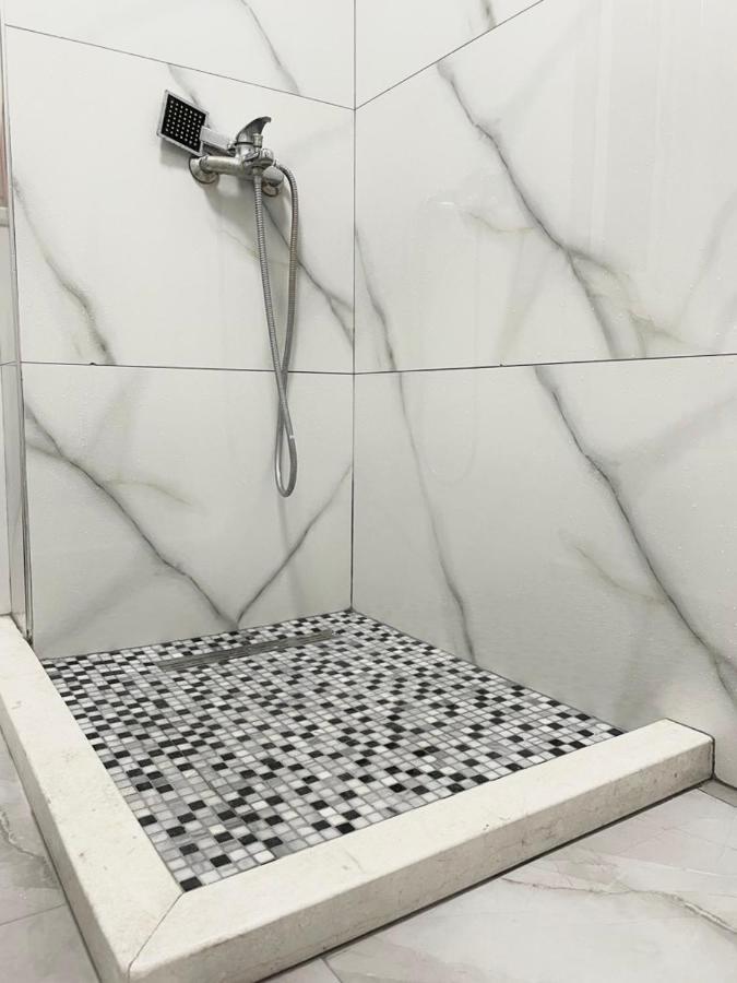 Newly Renovated One Bedroom Apartment In تيرانا المظهر الخارجي الصورة