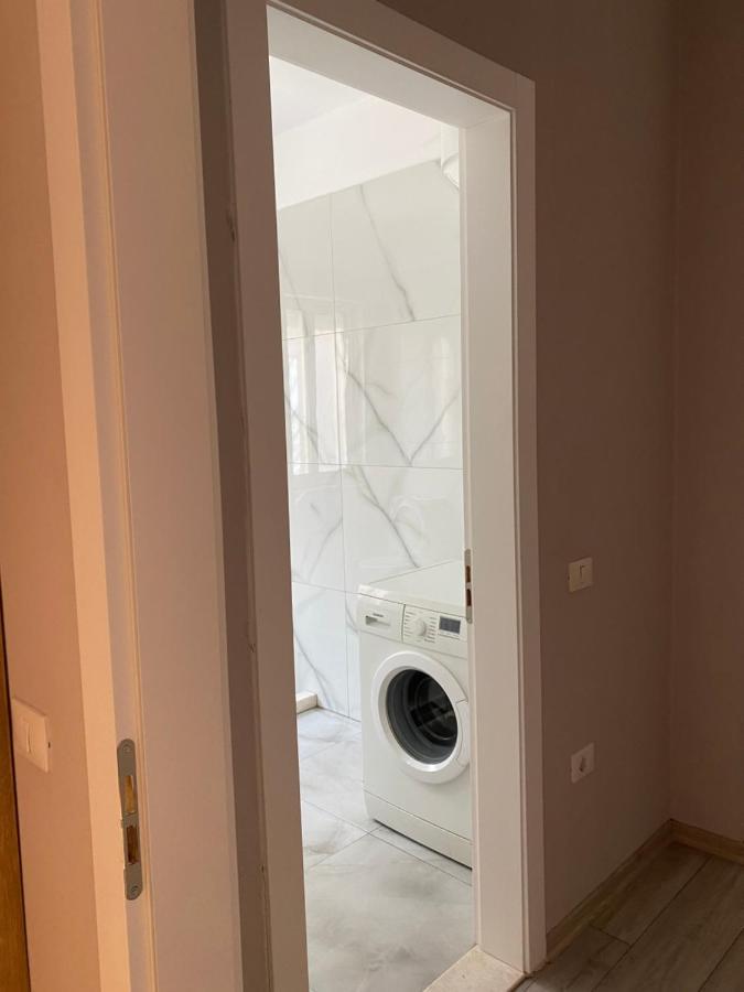 Newly Renovated One Bedroom Apartment In تيرانا المظهر الخارجي الصورة